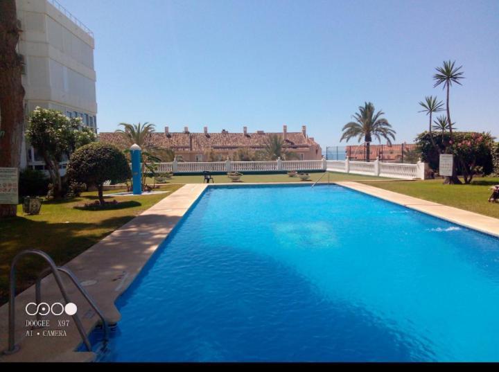 Los Cisnes Beach Studio 100M Playa Apartment Benalmadena Exterior photo